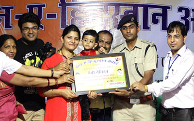 Youngest Photographer ( 2.5 year old ), Nainika honored with "Ratan-A-Hindustan" Award 2015.