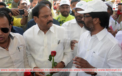 Lens Eye News Special :: Protest by Opposition : Rose to CM