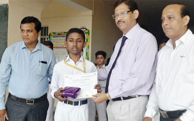 Swapnil of Oxford Bags 3rd Prize at State Level Essay Competition