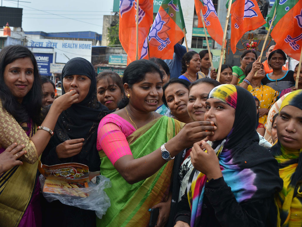 BJP Women wing activists celebrated the Supreme Court’s judgment on ‘Triple Talaq’