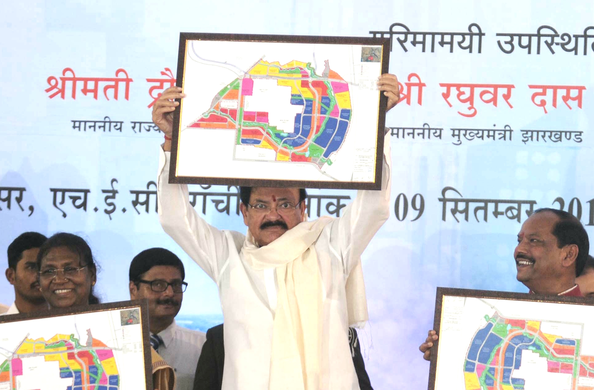 Lens Eye Exclusive :: Vice President, M Venkaiah Naidu lays the foundation stone of Smart City in Ranchi.
