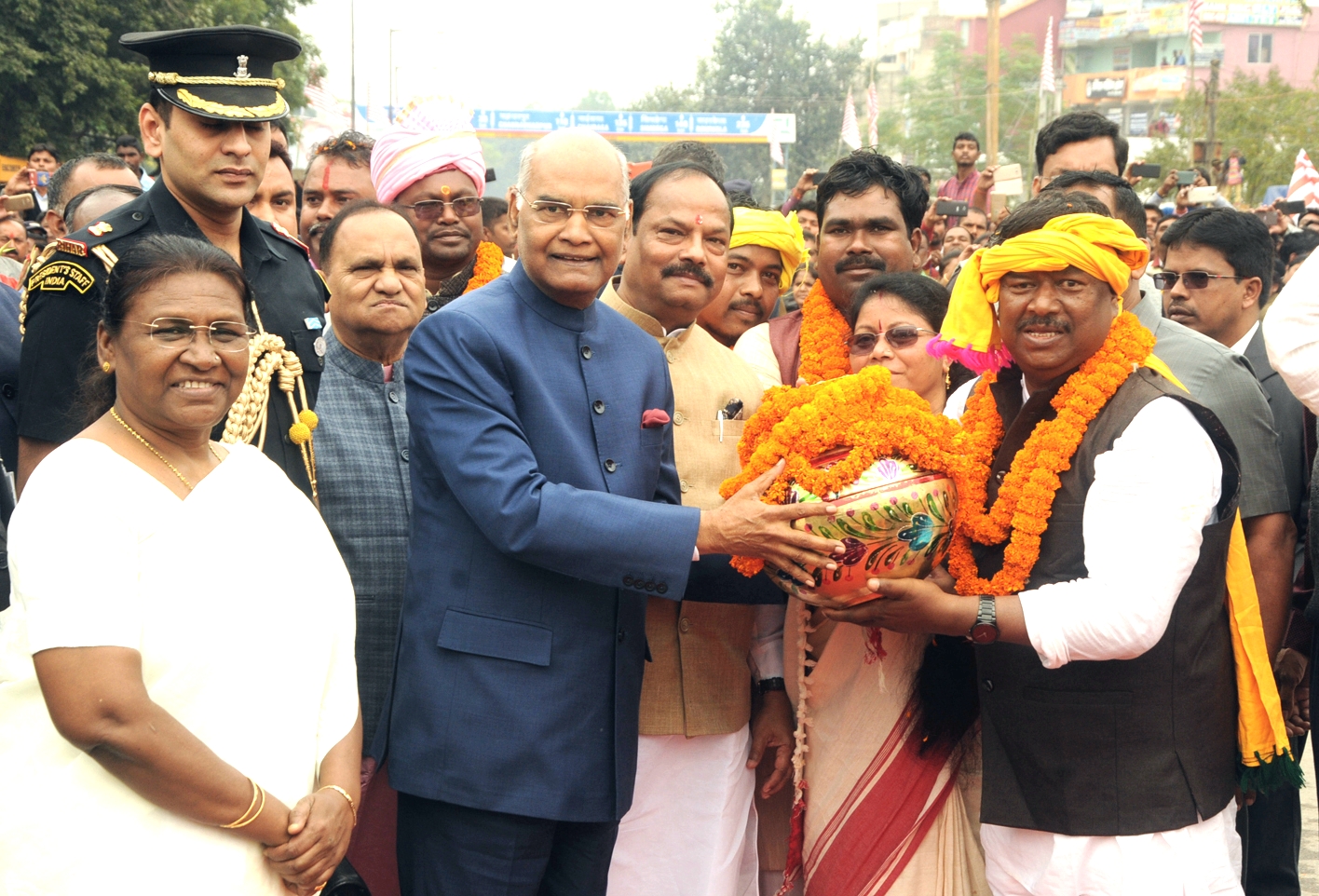 Neel Kanth Singh Munda presented soil of Bhagwan Birsa Munda to President, Ram Nath Kovind.
