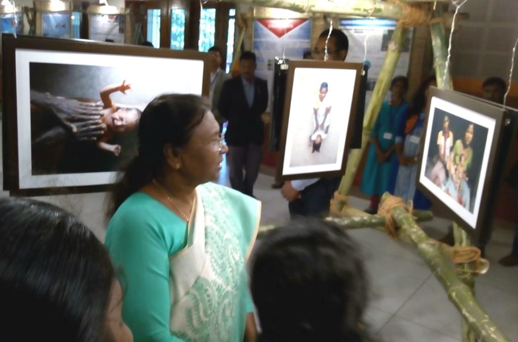 Governor Draupadi Murmu at conclusion day of photo exhibition by Ekjut.